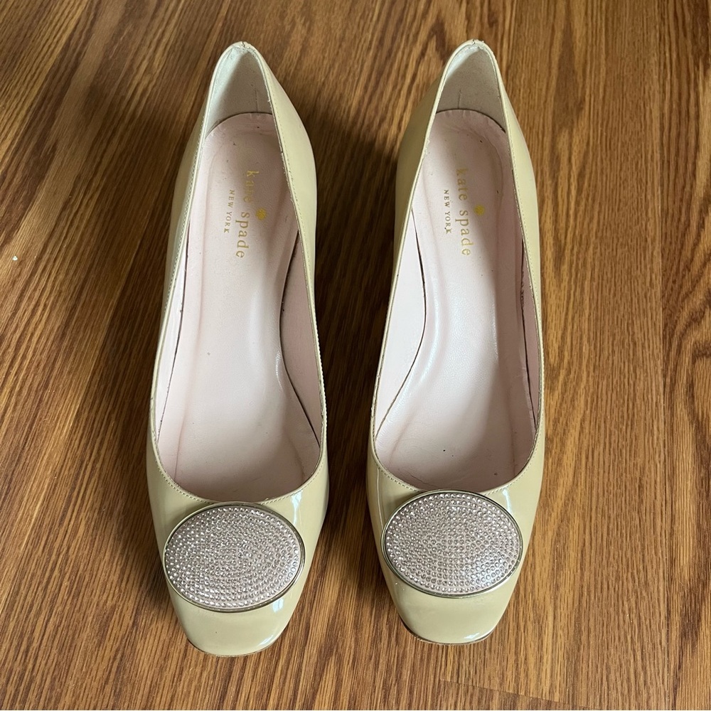 Kate Spade Nude Patent Dana Glitter Broach Pump - Picture 8 of 11